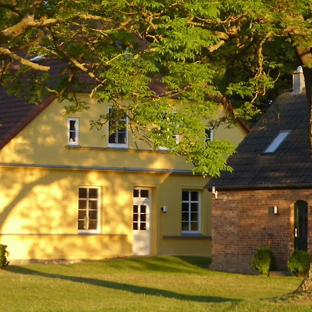 Gut Rattelvitz Insel Ruegen * Gingst